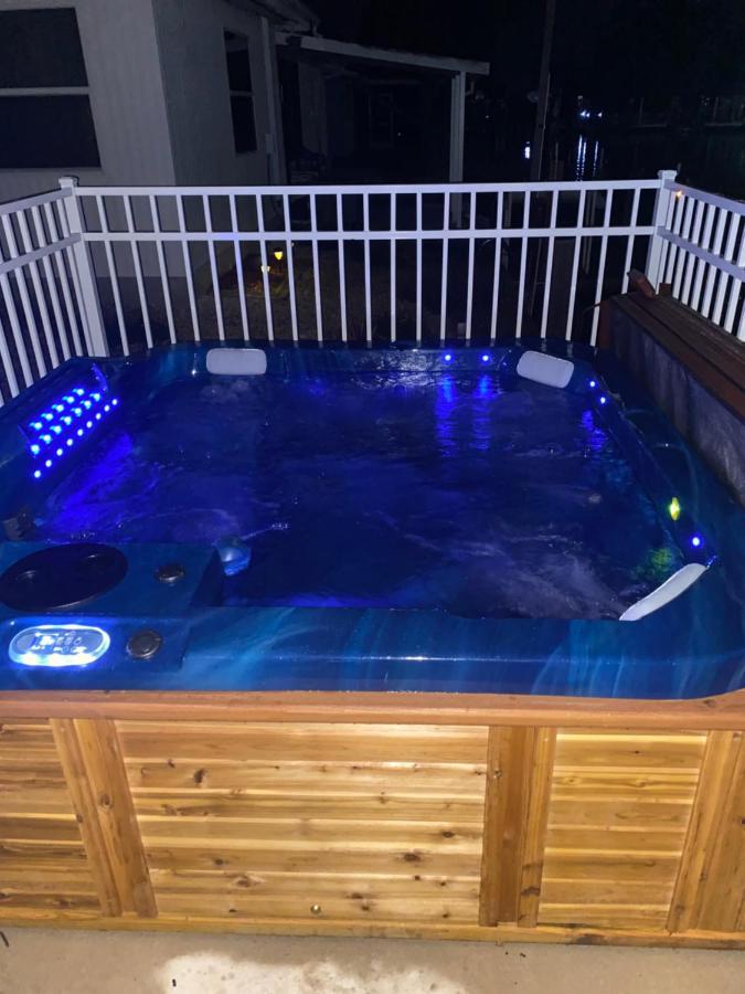 فيلا Hot Tub And Dock Gilligan'S On The Island Matlacha المظهر الخارجي الصورة